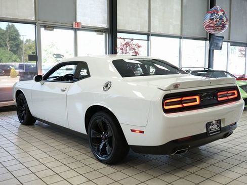 Used 2019 Dodge Challenger SXT image 4