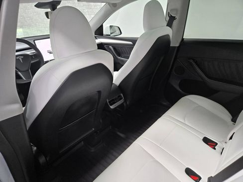 Used 2024 Tesla Model Y Long Range AWD/4WD image 34