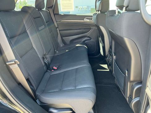 Used 2022 Jeep Grand Cherokee Laredo E w/ Security & Convenience Group image 14