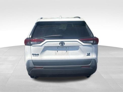 Used 2021 Toyota RAV4 LE AWD/4WD image 3