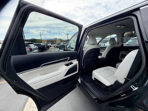 Used 2024 Kia Telluride S AWD/4WD image 14