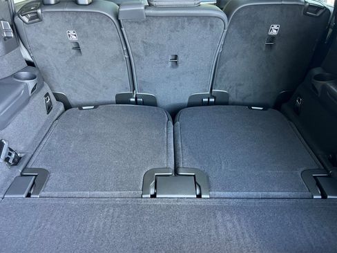 Certified 2025 Volvo XC90 B6 Ultra w/ Lounge Package image 15