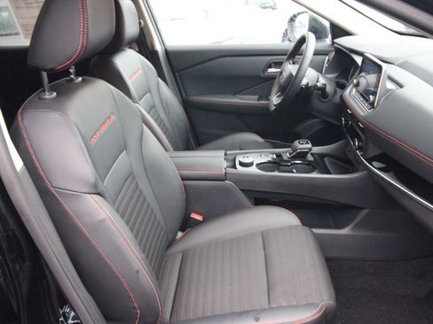 Certified 2025 Nissan Rogue SV AWD/4WD image 18