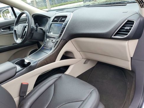 Used 2019 Lincoln Nautilus Reserve image 11