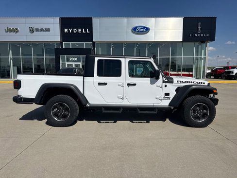 Used 2022 Jeep Gladiator Rubicon w/ Cold Weather Group AWD/4WD image 2