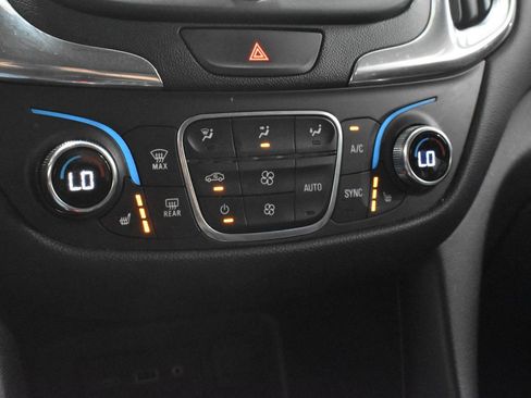 Used 2020 Chevrolet Equinox LT w/ Driver Convenience Package AWD/4WD image 16