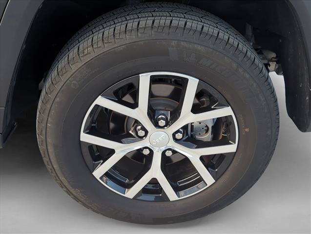 Used 2024 Jeep Grand Cherokee Limited RWD image 7