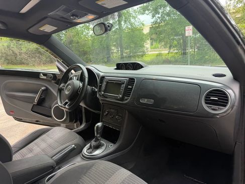 Used 2014 Volkswagen Beetle R-Line image 20