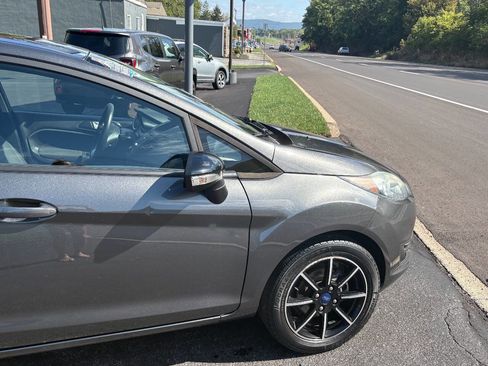 Used 2016 Ford Fiesta SE w/ SE Black Package image 5