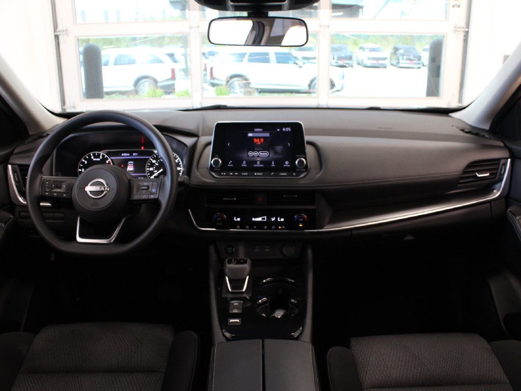 Used 2024 Nissan Rogue SV FWD image 17
