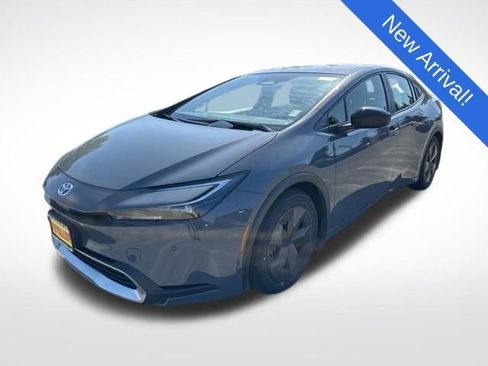 Used 2025 Toyota Prius Plug-In Hybrid FWD image 3