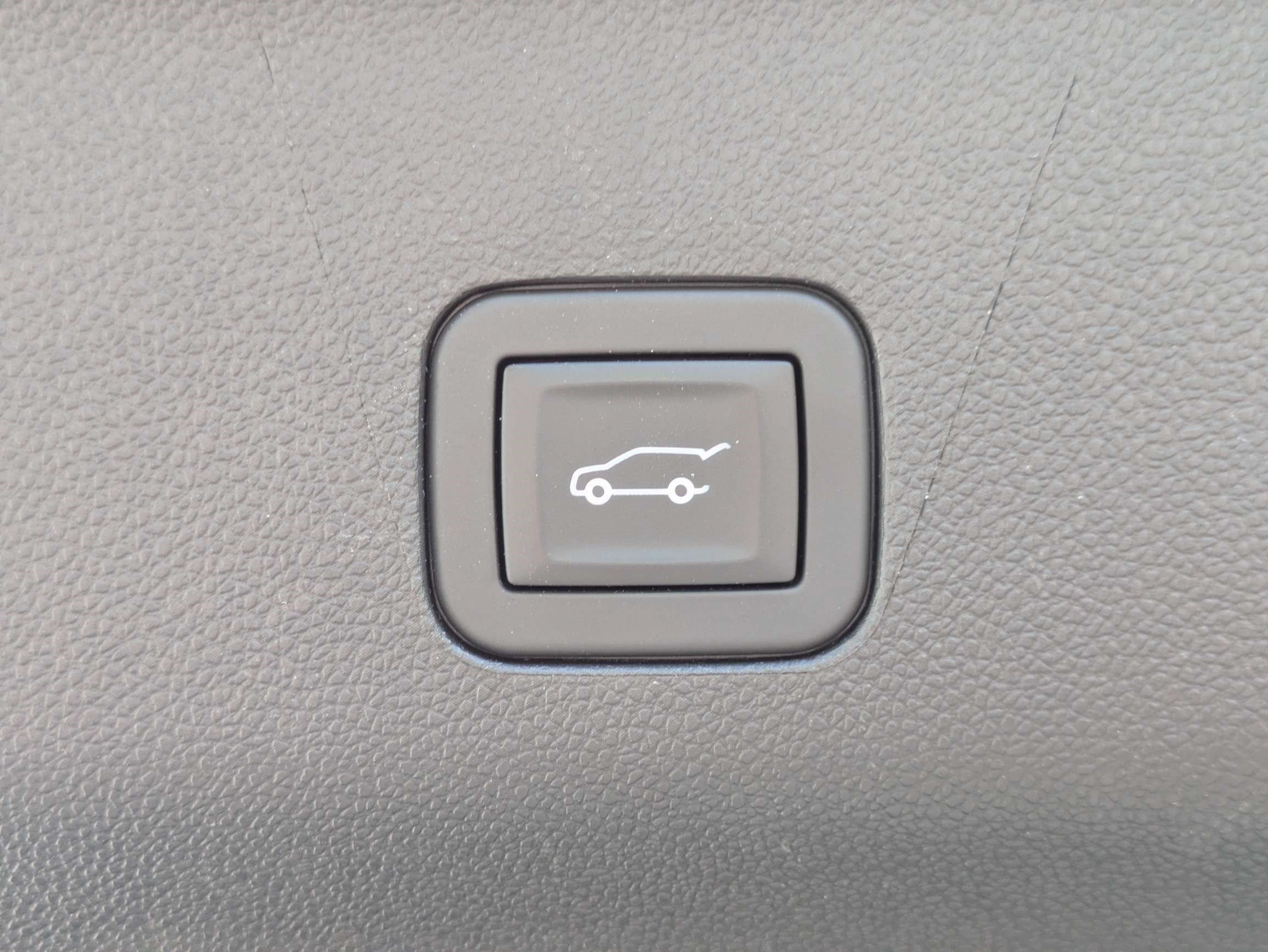 Used 2025 GMC Yukon XL Denali AWD/4WD image 13