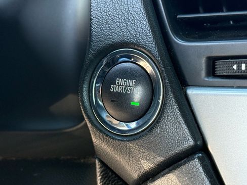 Used 2018 Chevrolet Suburban Premier image 27