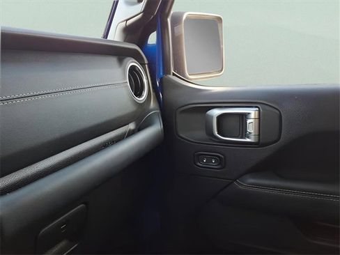 Used 2019 Jeep Wrangler Unlimited Sahara image 18