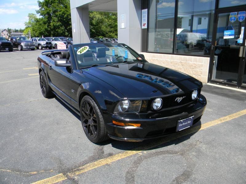 Used 2005 Ford Mustang GT RWD image 4