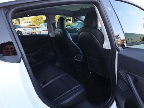 Used 2021 Tesla Model Y Long Range AWD/4WD image 39