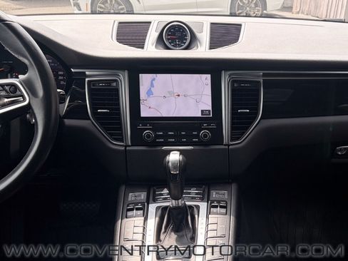 Used 2018 Porsche Macan Sport Edition AWD/4WD image 19