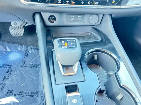 Used 2025 Nissan Rogue SV FWD image 18