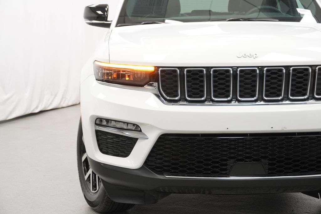 Certified 2025 Jeep Grand Cherokee Limited AWD/4WD image 13