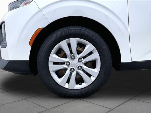 Used 2022 Kia Soul LX FWD image 11