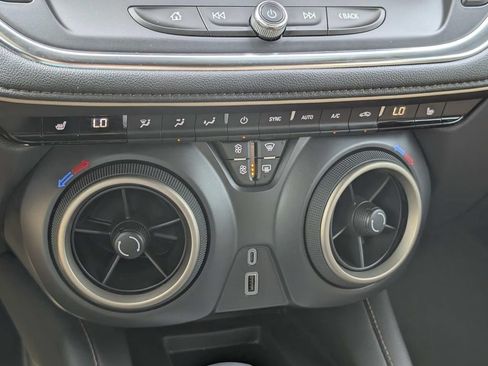Used 2025 Chevrolet Blazer Premier FWD image 22