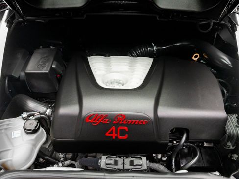 Used 2015 Alfa Romeo 4C Coupe w/ Leather Interior Group image 2