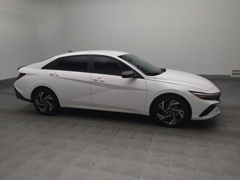 Used 2025 Hyundai Elantra Sport FWD image 11