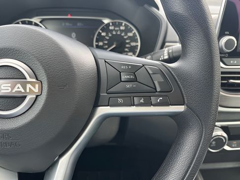 Used 2025 Nissan Altima 2.5 SV FWD image 19