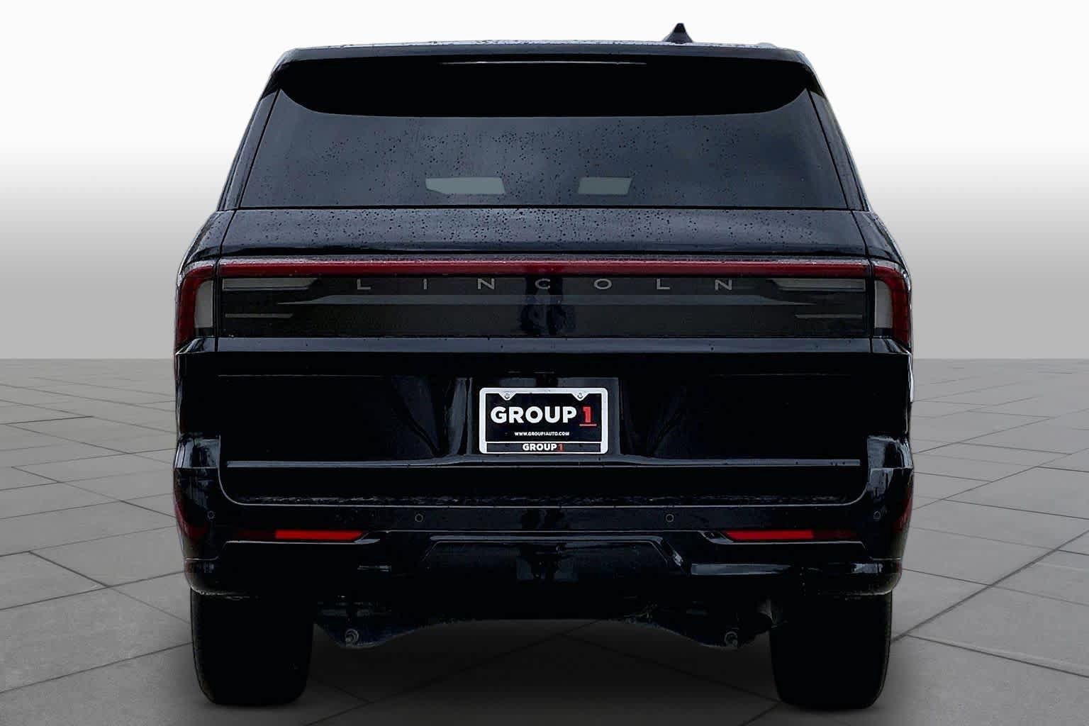 Used 2025 Lincoln Navigator Reserve AWD/4WD image 5