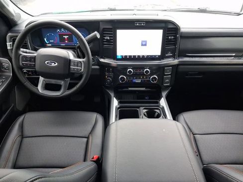 Used 2025 Ford F250 Lariat w/ Black Appearance Package image 8