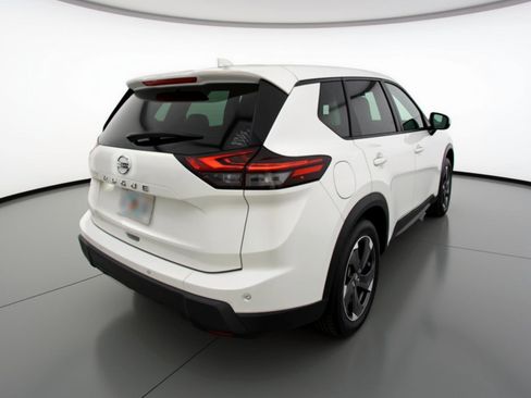 Used 2025 Nissan Rogue SV image 9