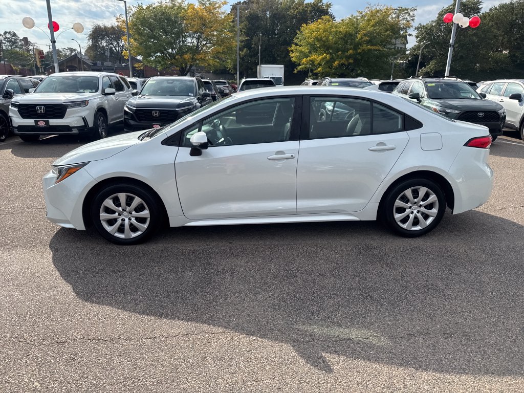 Used 2024 Toyota Corolla LE FWD image 4
