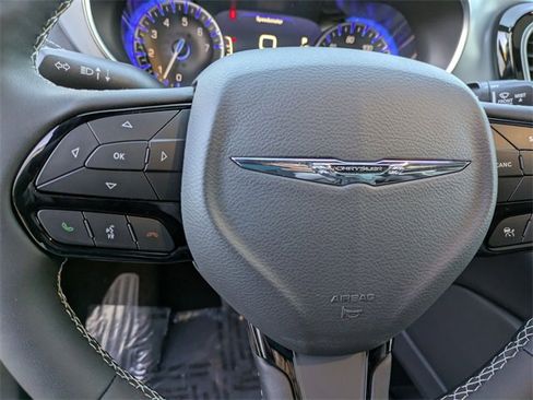 New 2026 Chrysler Pacifica Limited image 15