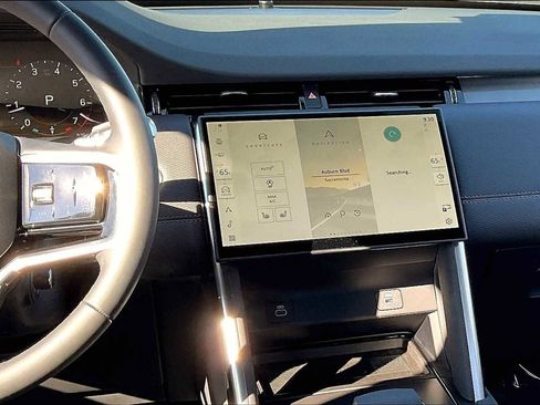 Used 2025 Land Rover Discovery Sport Dynamic SE image 9