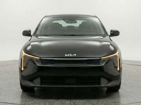 Used 2025 Kia K4 FWD image 2