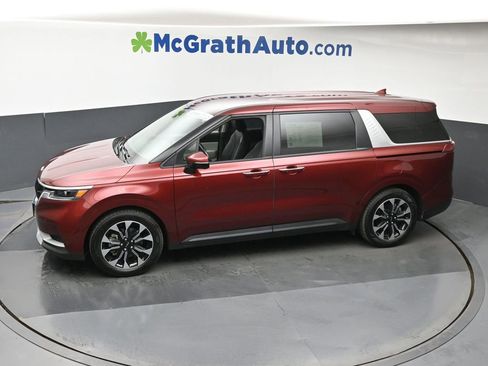 Used 2024 Kia Carnival EX FWD image 18
