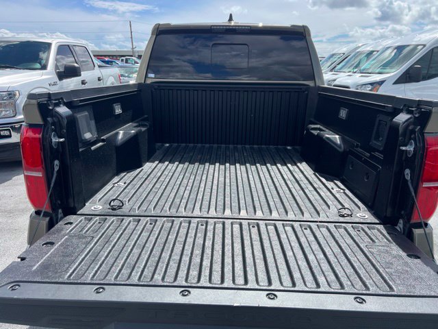 Used 2025 Toyota Tacoma 2WD Double Cab image 6