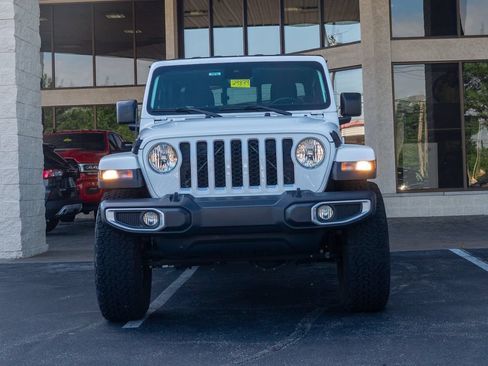 Used 2020 Jeep Gladiator Overland AWD/4WD image 7