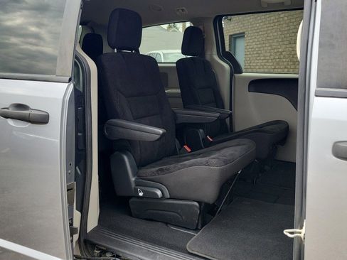 Used 2020 Dodge Grand Caravan SE FWD image 20