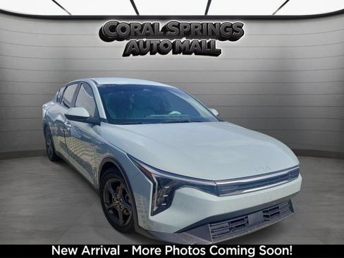 Certified 2025 Kia K4 FWD image 1