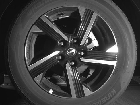 Used 2025 Nissan Sentra SV FWD image 14