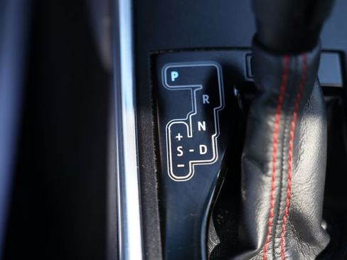 Used 2015 Toyota Camry SE w/ Moonroof Package FWD image 29