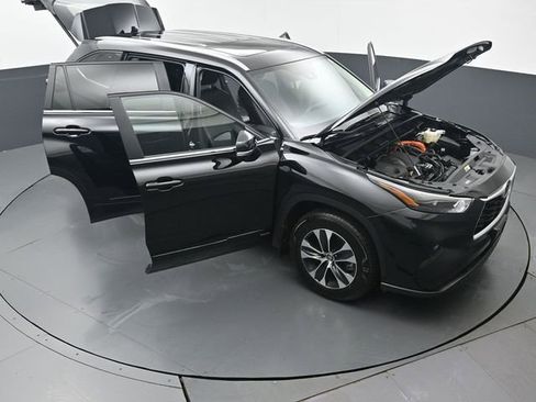 Certified 2026 Toyota Highlander XLE w/ Protection Package #3 (TMS) AWD/4WD image 55