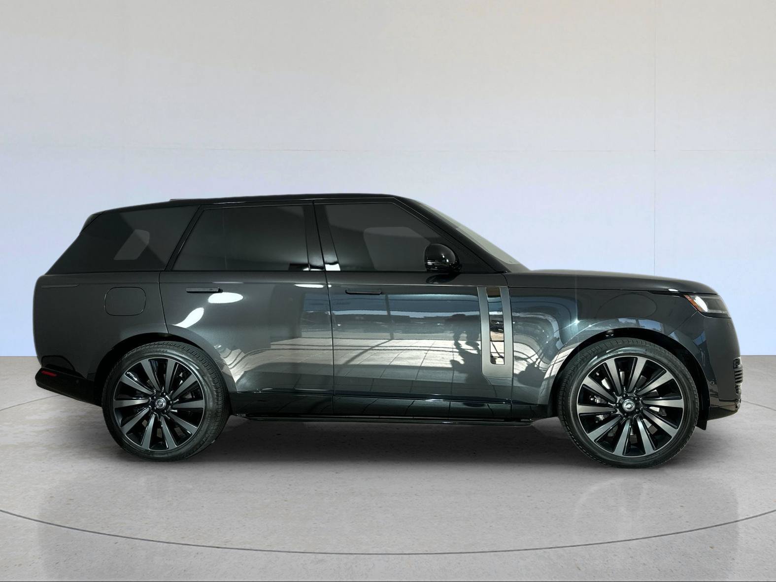 Used 2023 Land Rover Range Rover SV AWD/4WD image 7