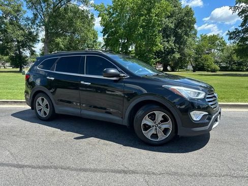 Used 2016 Hyundai Santa Fe SE FWD image 2