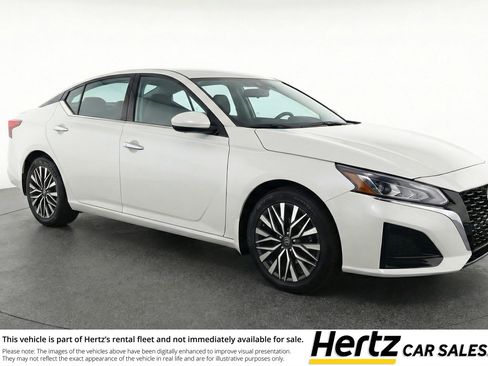 Used 2025 Nissan Altima 2.5 SV FWD image 1