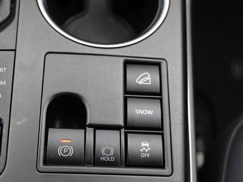 Used 2023 Toyota Highlander LE image 23