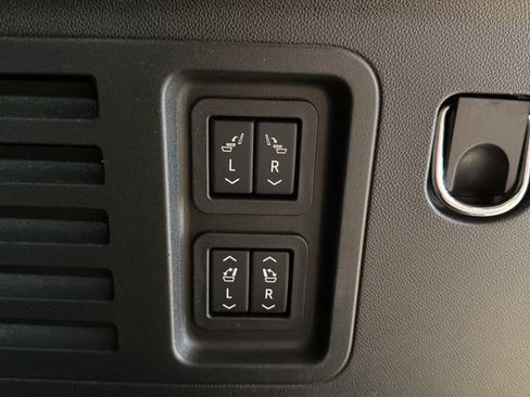 Used 2025 Chevrolet Traverse RS w/ LPO, Floor Liner Package AWD/4WD image 12