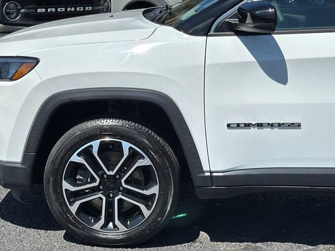 Used 2023 Jeep Compass Limited w/ Sun and Sound Group AWD/4WD image 5