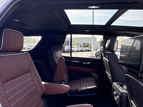 Used 2023 GMC Yukon Denali Ultimate image 19